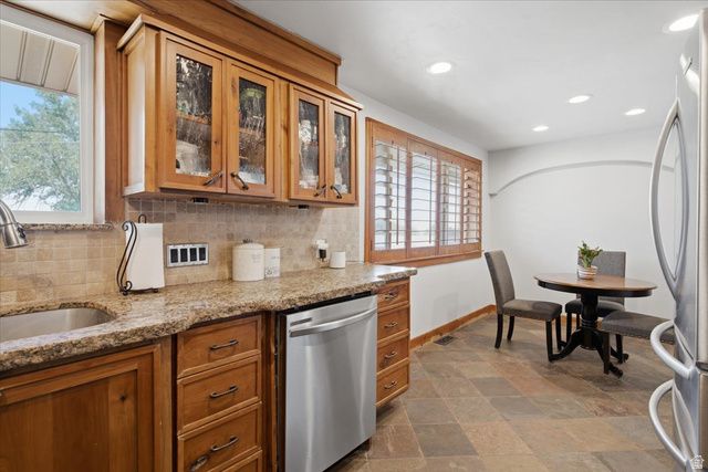 4407 S VISTA DR, South Ogden, UT 84403
