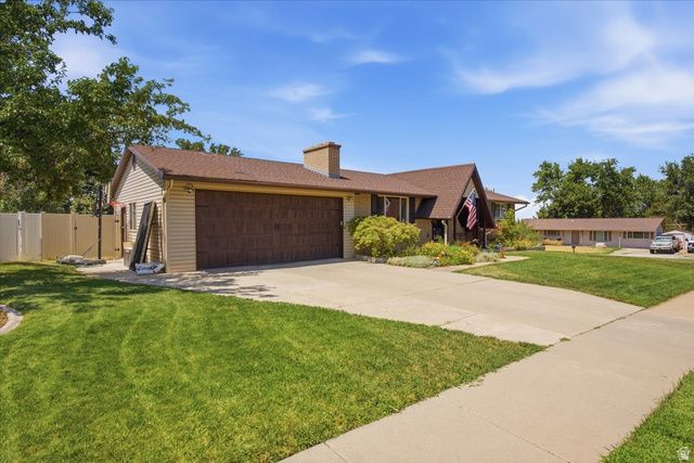 4407 S VISTA DR, South Ogden, UT 84403