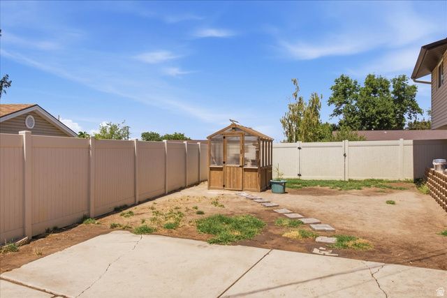 4407 S VISTA DR, South Ogden, UT 84403
