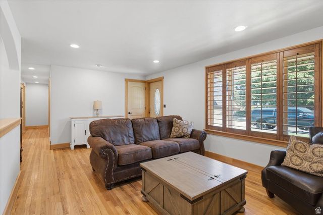 4407 S VISTA DR, South Ogden, UT 84403