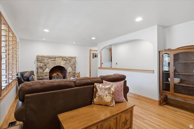 4407 S VISTA DR, South Ogden, UT 84403