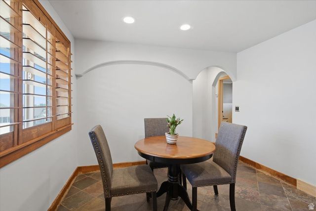4407 S VISTA DR, South Ogden, UT 84403