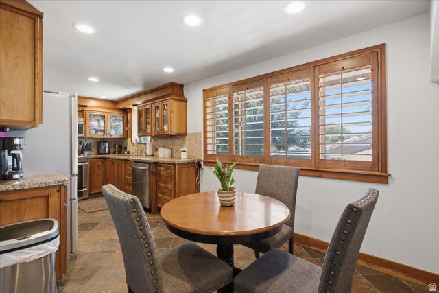 4407 S VISTA DR, South Ogden, UT 84403