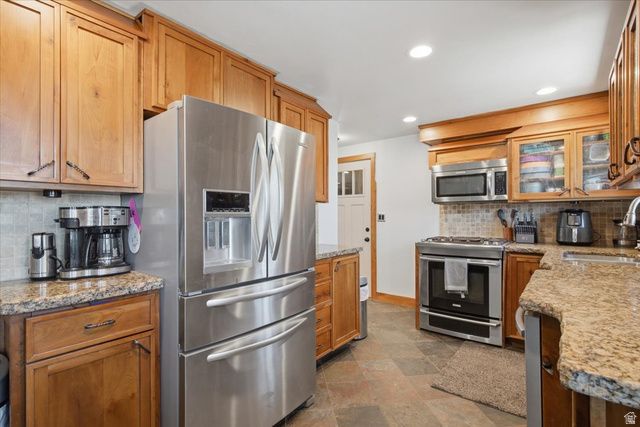 4407 S VISTA DR, South Ogden, UT 84403