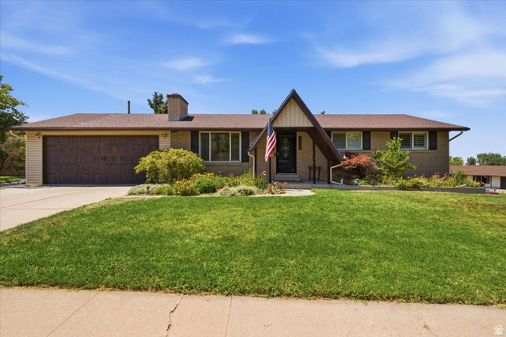 4407 S VISTA DR, South Ogden, UT 84403