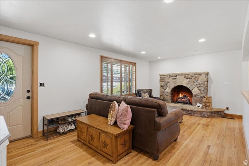 4407 S VISTA DR, South Ogden, UT 84403 — photo 4