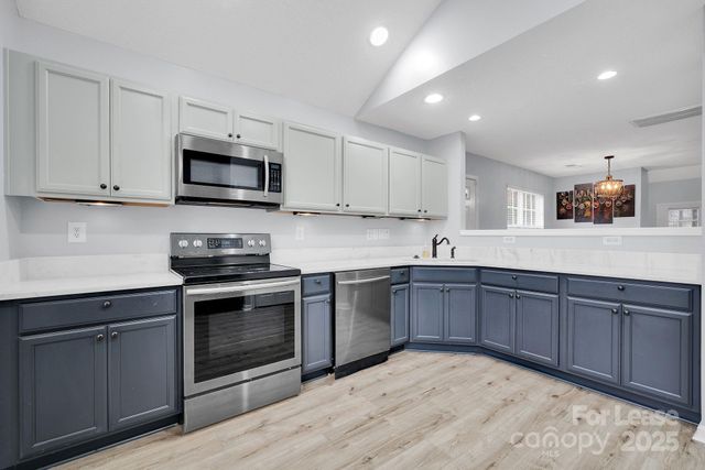 8041 Christmas Court, Charlotte, NC 28216