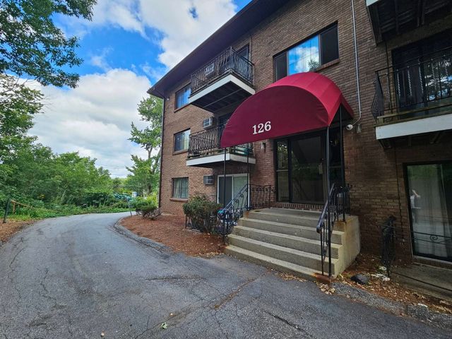 126 Mammoth Rd Apt 4, Hooksett, NH 03106