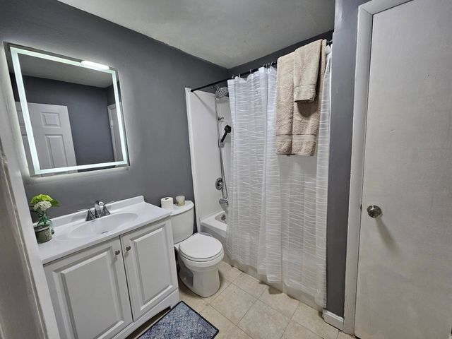 126 Mammoth Rd Apt 4, Hooksett, NH 03106