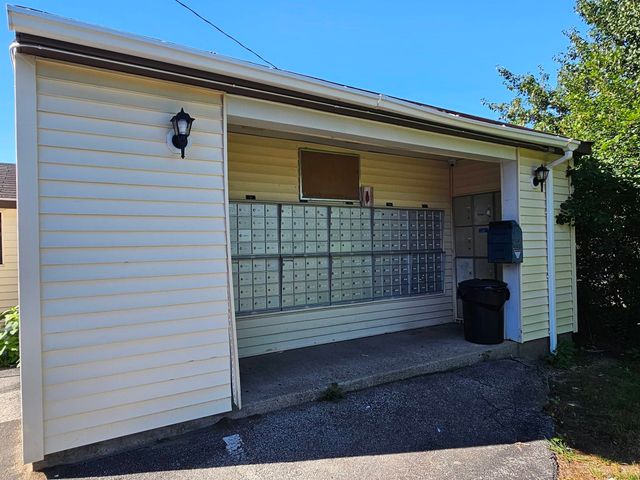 126 Mammoth Rd Apt 4, Hooksett, NH 03106