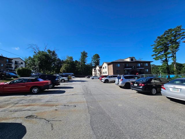 126 Mammoth Rd Apt 4, Hooksett, NH 03106