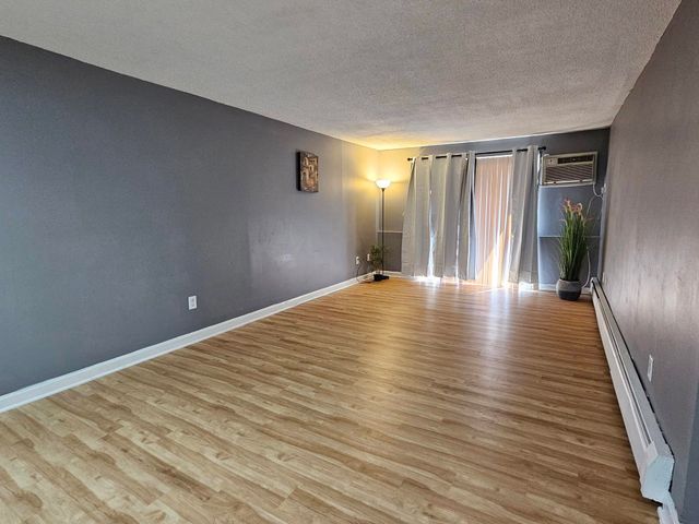 126 Mammoth Rd Apt 4, Hooksett, NH 03106