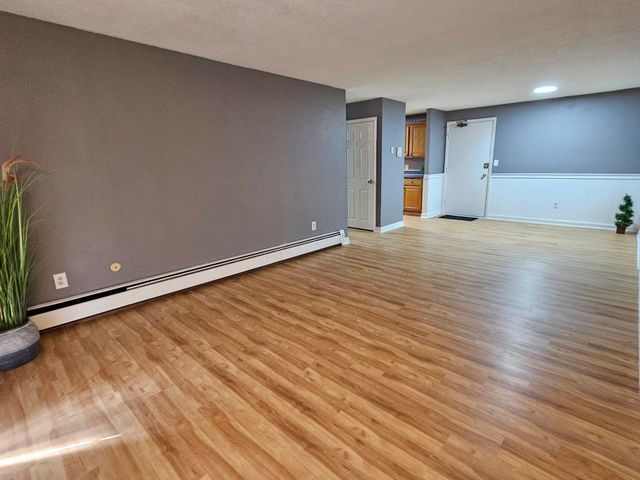 126 Mammoth Rd Apt 4, Hooksett, NH 03106