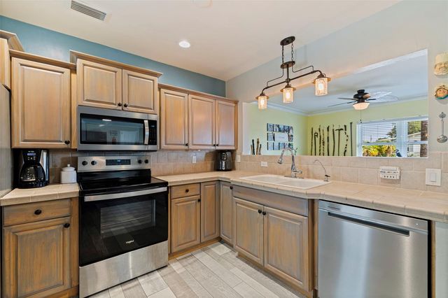 3767 25TH AVENUE N, St Petersburg, FL 33713