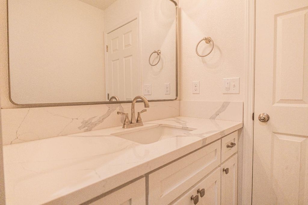 Image 10 of property listing at 7057 W Cattern, Fresno, CA 93722