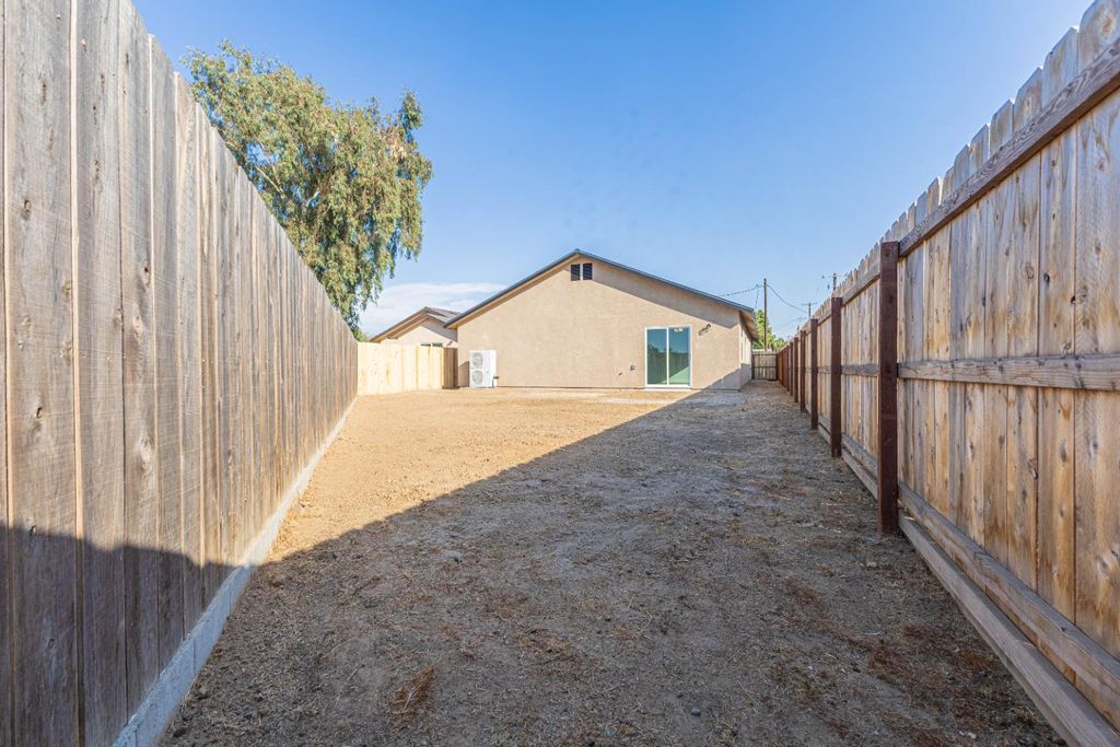 Image 12 of property listing at 7057 W Cattern, Fresno, CA 93722