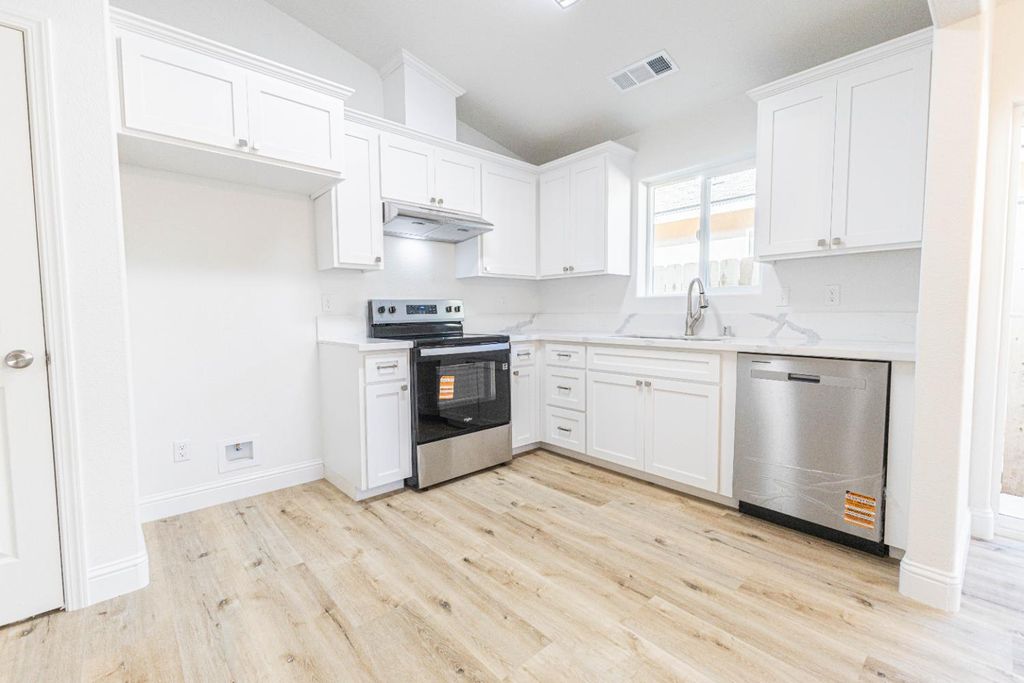 Image 3 of property listing at 7057 W Cattern, Fresno, CA 93722