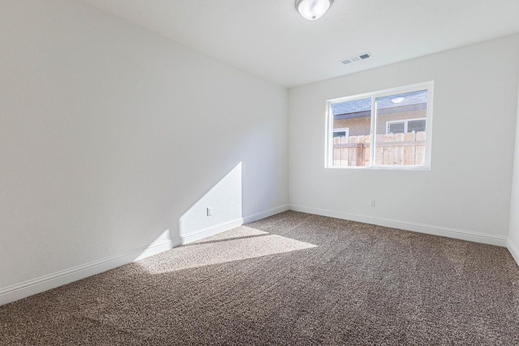 Image 4 of property listing at 7057 W Cattern, Fresno, CA 93722