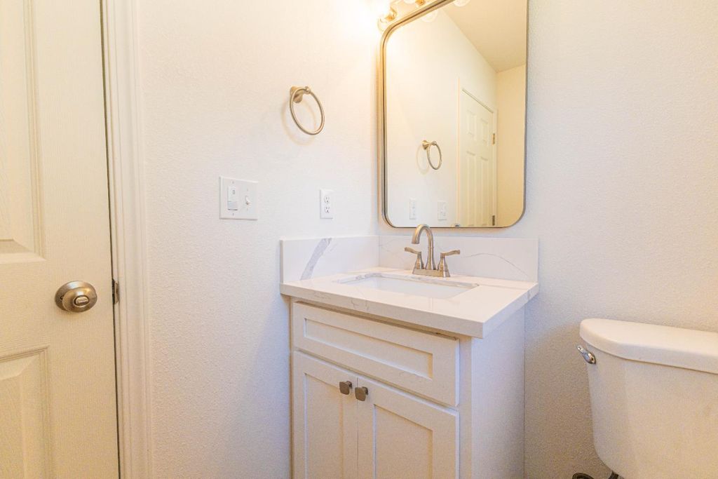 Image 5 of property listing at 7057 W Cattern, Fresno, CA 93722