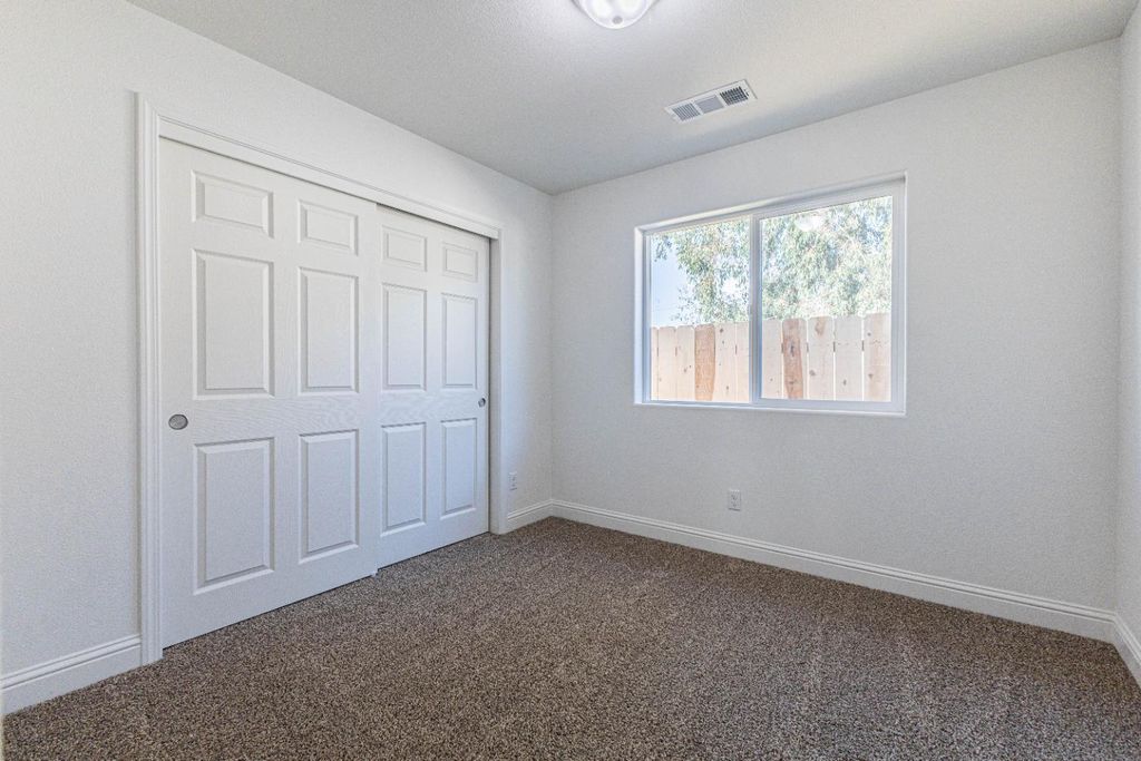 Image 7 of property listing at 7057 W Cattern, Fresno, CA 93722