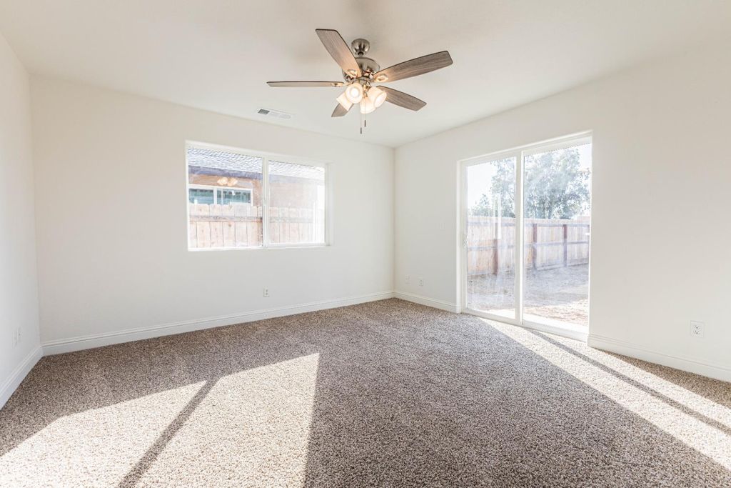 Image 8 of property listing at 7057 W Cattern, Fresno, CA 93722