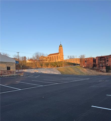 144-148 E Main St, Uniontown, PA 15401