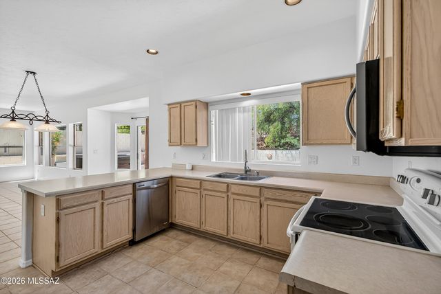 156 S Eastern Dawn Avenue, Tucson, AZ 85748