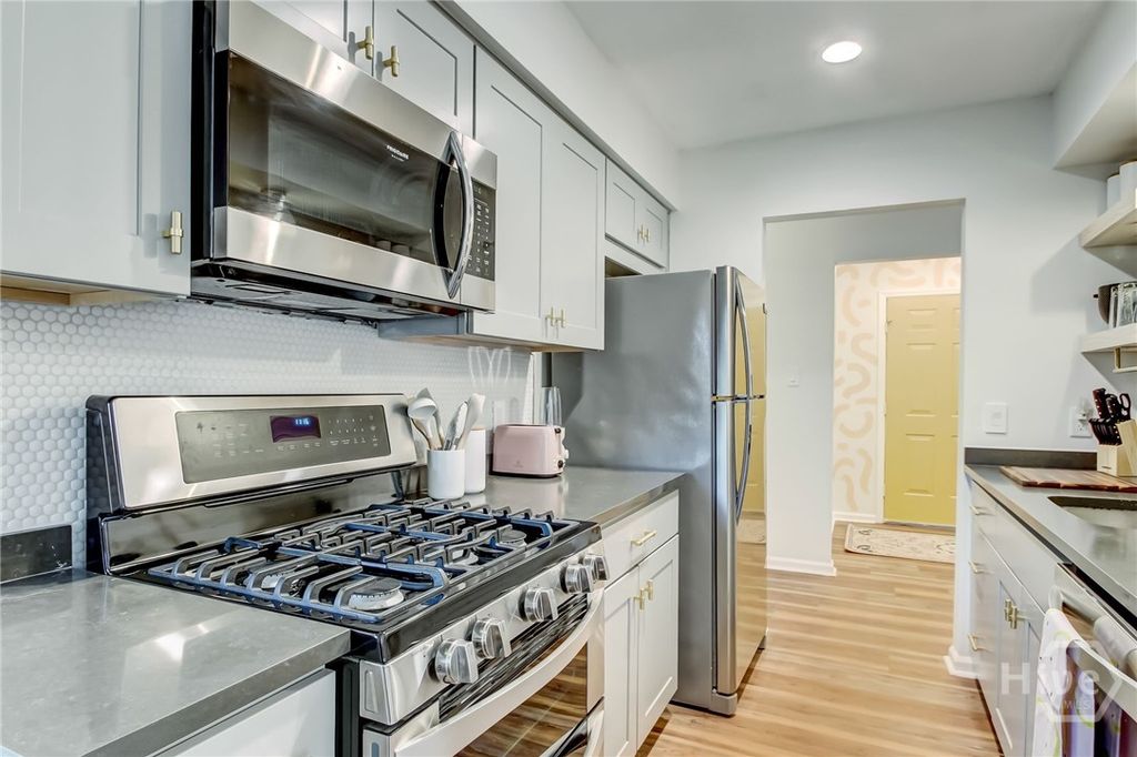 Image 12 of property listing at 1338 Pine Ridge Drive, Savannah, GA 31406