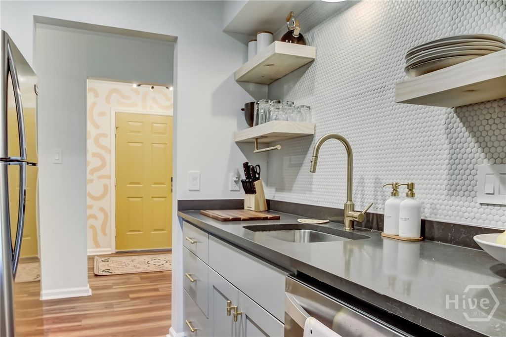 Image 13 of property listing at 1338 Pine Ridge Drive, Savannah, GA 31406