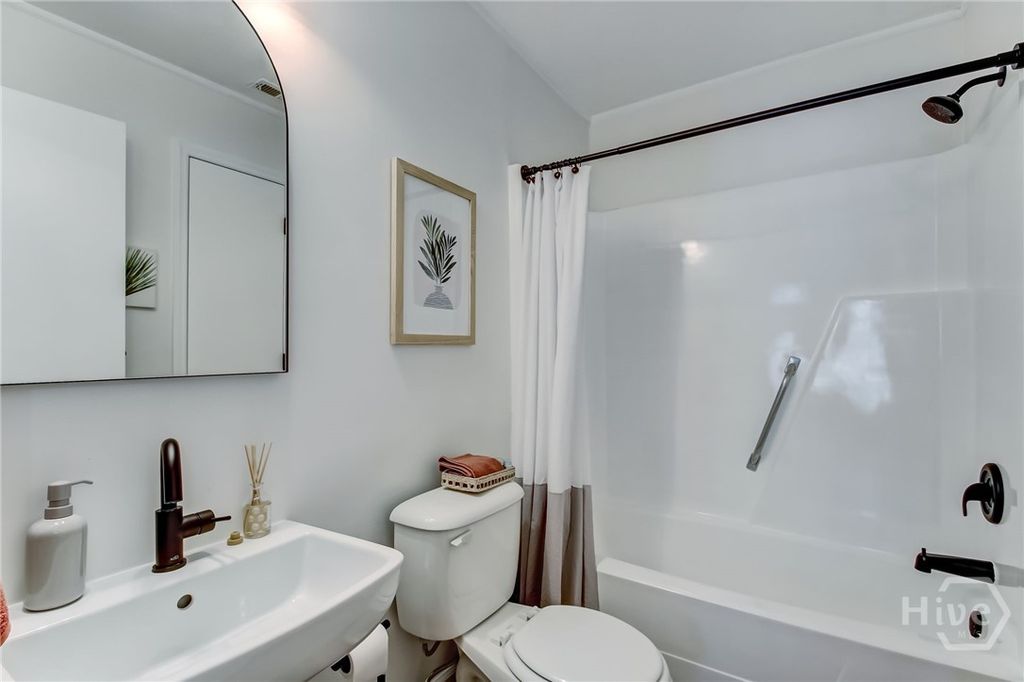 Image 16 of property listing at 1338 Pine Ridge Drive, Savannah, GA 31406