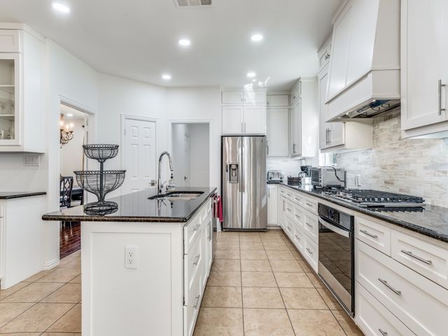 7110 Waterbury Drive, Rowlett, TX 75089