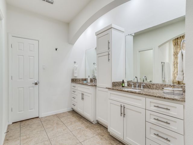 7110 Waterbury Drive, Rowlett, TX 75089