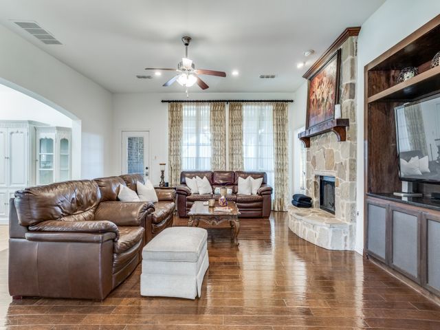7110 Waterbury Drive, Rowlett, TX 75089