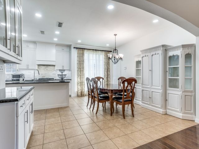 7110 Waterbury Drive, Rowlett, TX 75089