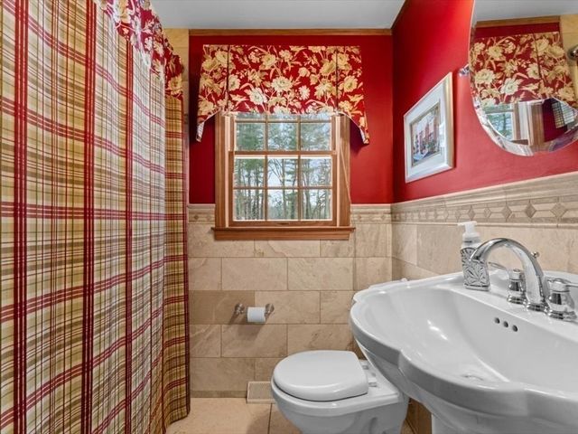 17 Childs Lane, Foxboro, MA 02035