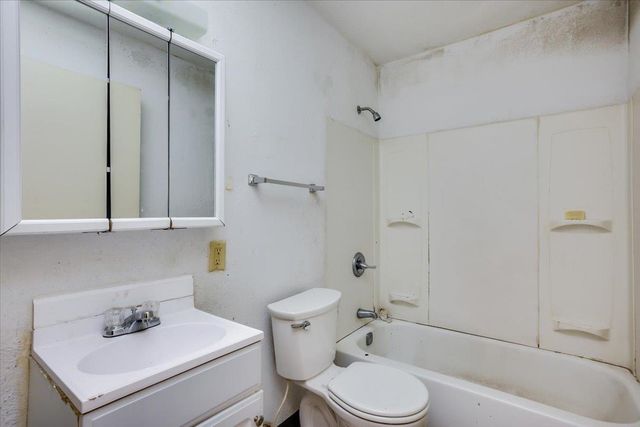 1516 E Del Mar, Wichita, KS 67216