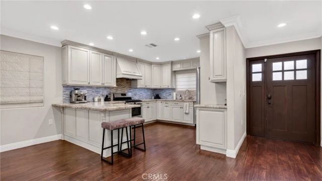 10855 Oro Vista, Sunland, CA 91040