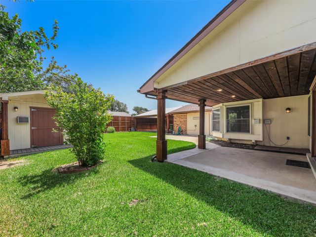 1929 Avignon Court, Carrollton, TX 75007