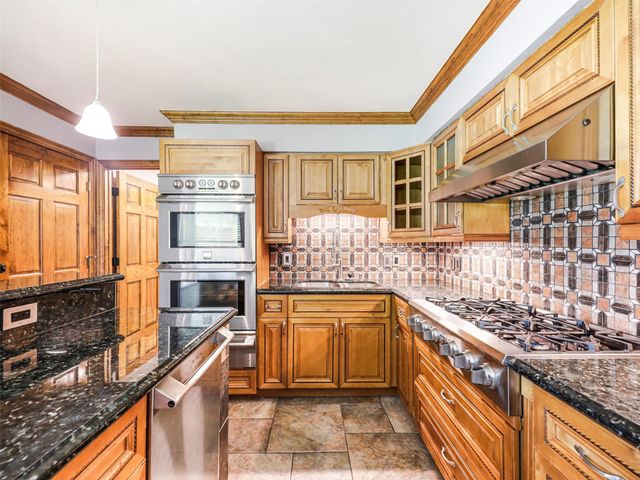 1929 Avignon Court, Carrollton, TX 75007