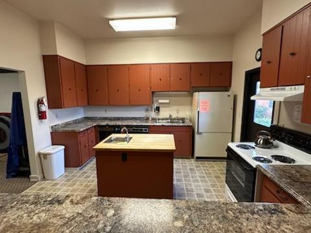 555 Freeman Road 105, Central Point, OR 97502