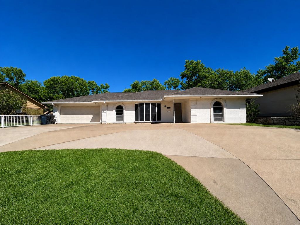 7229 Martha Lane, Fort Worth, TX 76112 — photo 2