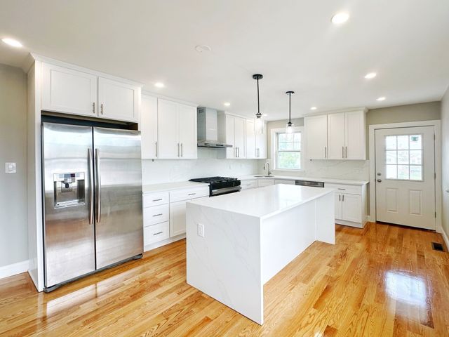 338 Sea St, Quincy, MA 02169