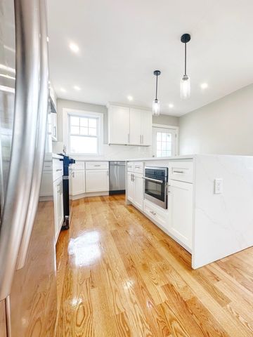 338 Sea St, Quincy, MA 02169