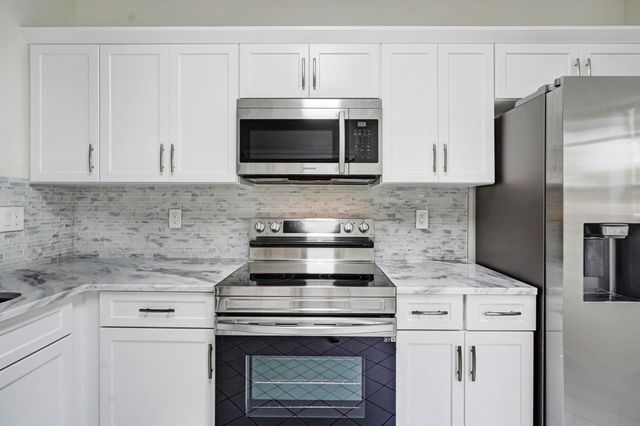 6513 Via Regina, Boca Raton, FL 33433