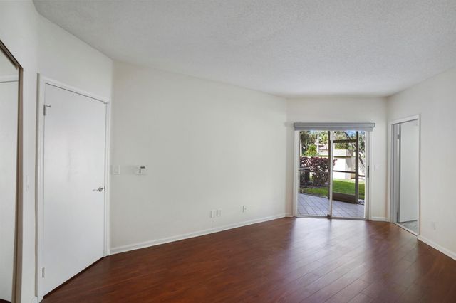 6513 Via Regina, Boca Raton, FL 33433