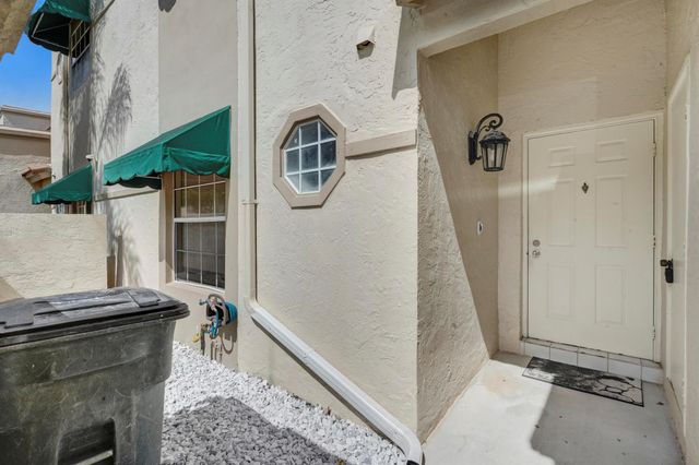 6513 Via Regina, Boca Raton, FL 33433