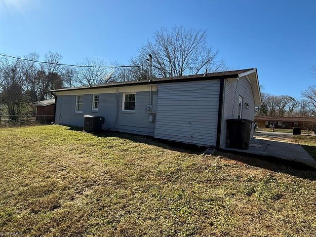 315 Creekway Court, Winston-salem, NC 27104