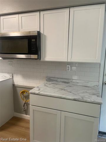 28148 Fairfax Street, Southfield, MI 48076