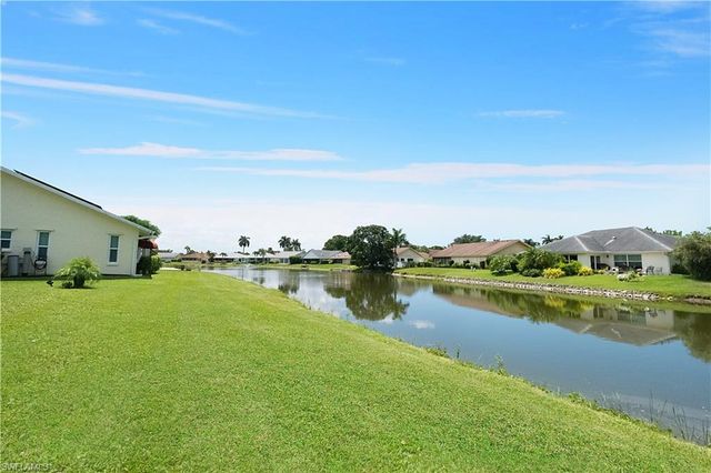 104 Brittany CT, Naples, FL 34112
