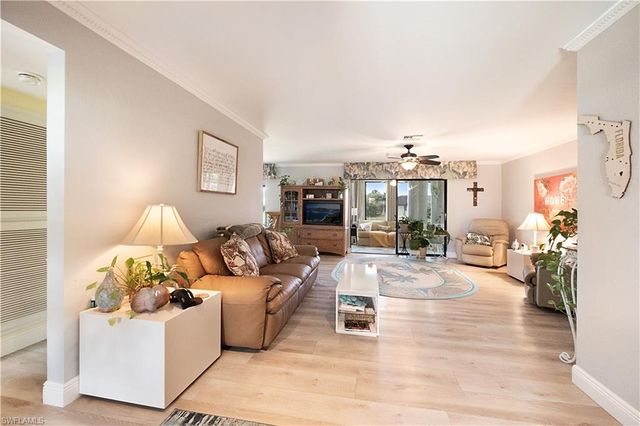 104 Brittany CT, Naples, FL 34112